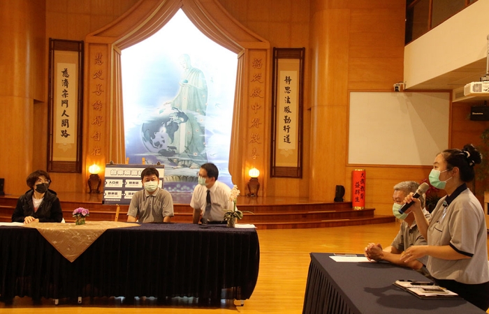 慈濟提供各靜思堂及園區,做為縣市政府疫苗施打地點,也會提供人力及設備上的支援。(臺東縣政府提供)