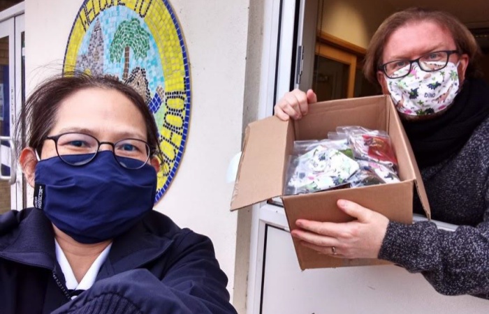 志工們特地準備了兩百八十個兒童布口罩和三十個大人布口罩,送到學校以備不時之需。做好了抵抗寒冷和疫情的準備,孩子總算能安全、健康的好好上課。(慈濟志工提供)