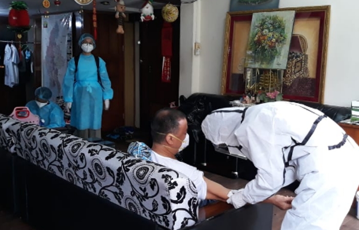志工林銘慶感染新冠肺炎,所幸是輕症,居家療養;居家療養期間仍心繫慈濟事。(照片:慈濟志工提供)