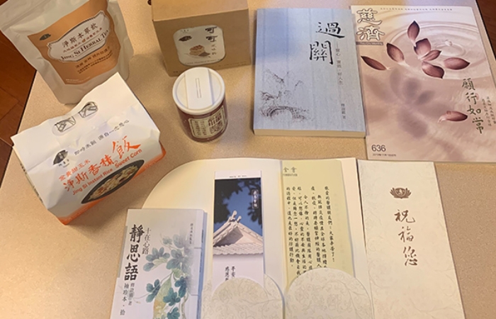 安心祝福禮以方便食用,或即沖即飲(即食)的營養補給、防疫保健和心靈祝福等三大品項九項物資為主。(攝影者:夏萍蓮,地點:衛福部立桃園醫院,日期:2021/01/27)